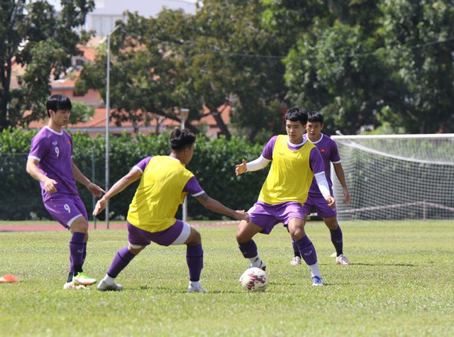 Báo Malaysia: “HLV Park Hang Seo nổi giận vì sân tập bị xem trộm“ Bao Malaysia: “HLV Park Hang Seo noi gian vi san tap bi xem trom“