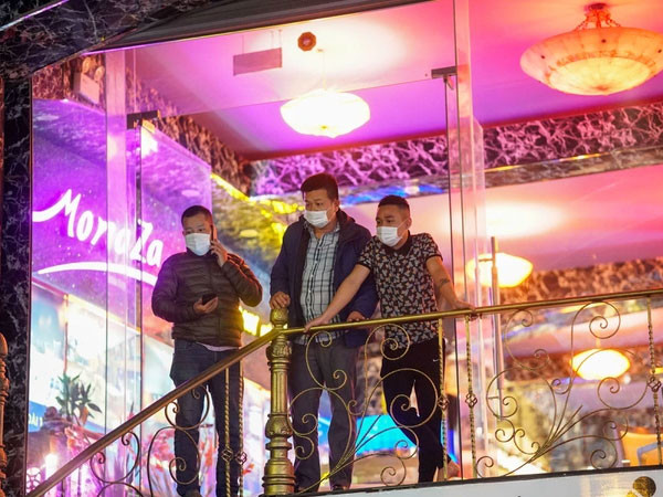Nhà hàng Monaza Trần Duy Hưng: Phát hiện thêm nhiều ca dương tính Nha hang Monaza Tran Duy Hung: Phat hien them nhieu ca duong tinh