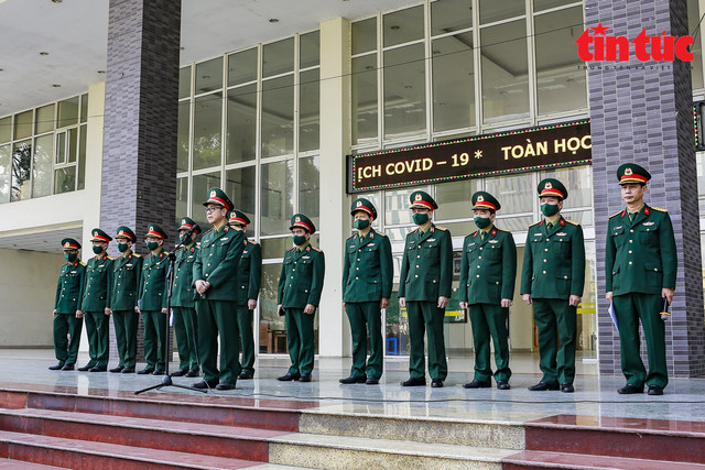 Hơn 300 cán bộ, học viên quân y vào các tỉnh phía Nam chống dịch Hon 300 can bo, hoc vien quan y vao cac tinh phia Nam chong dich
