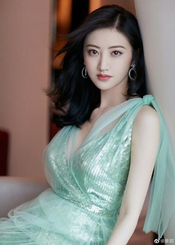 Lưu Diệc Phi và dàn mỹ nhân Cbiz sẽ ra sao khi không còn "chống lưng"? - Hình 13 Luu Diec Phi va dan my nhan Cbiz se ra sao khi khong con
