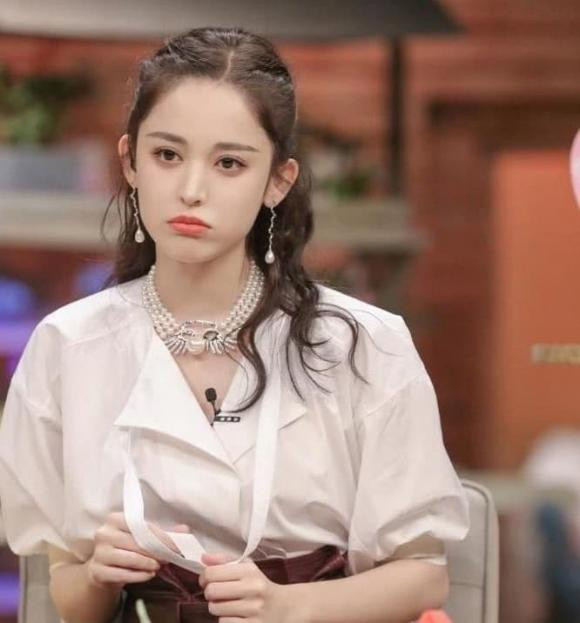 Lưu Diệc Phi và dàn mỹ nhân Cbiz sẽ ra sao khi không còn "chống lưng"? - Hình 16 Luu Diec Phi va dan my nhan Cbiz se ra sao khi khong con