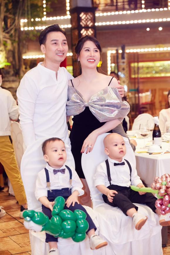 Gọi FaceTime, MC Thành Trung vô tình để lộ nhan sắc của vợ - Hình 5 Goi FaceTime, MC Thanh Trung vo tinh de lo nhan sac cua vo-Hinh-5