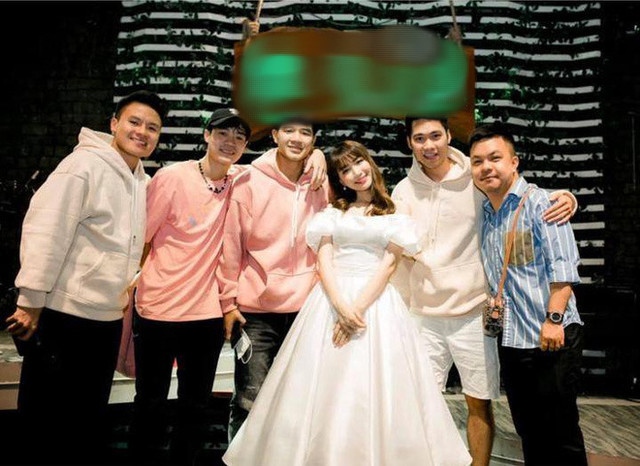 Hòa Minzy hé lộ mối quan hệ với Văn Toàn, Quế Ngọc Hả - Hình 6 Hoa Minzy he lo moi quan he voi Van Toan, Que Ngoc Ha-Hinh-6