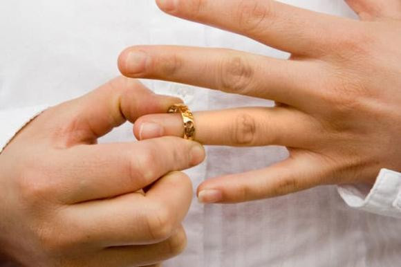 Sự thật sau chiếc điện thoại hỏng kéo tôi khỏi lỗi lầm cực lớn - Hình 2 Su that sau chiec dien thoai hong keo toi khoi loi lam cuc lon-Hinh-2