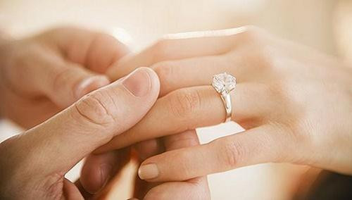Nguyệt Lão se duyên 3 con giáp nữ được tỏ tình vào dịp lễ Thất tịch Nguyet Lao se duyen 3 con giap nu duoc to tinh vao dip le That tich