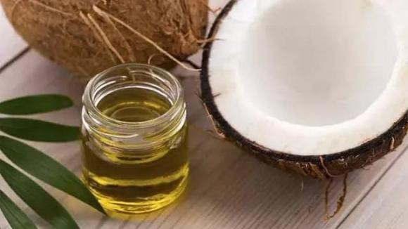 Tại sao không nên ăn dừa và uống nước dừa nhiều vào mùa hè? - Hình 3 Tai sao khong nen an dua va uong nuoc dua nhieu vao mua he?-Hinh-3