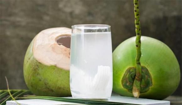 Tại sao không nên ăn dừa và uống nước dừa nhiều vào mùa hè? Tai sao khong nen an dua va uong nuoc dua nhieu vao mua he?