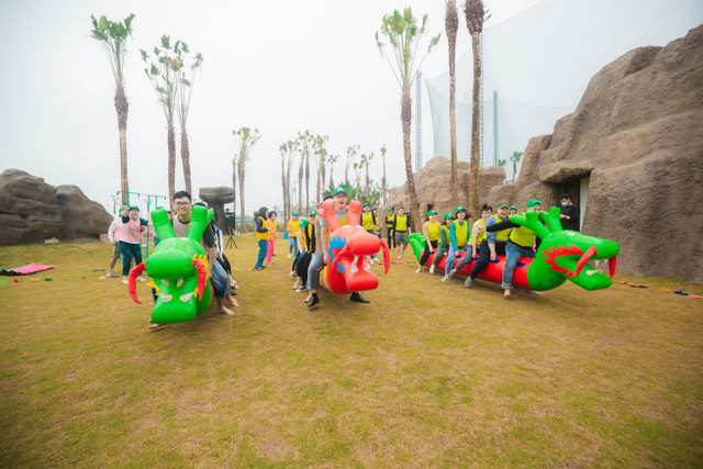 Lợi dụng trò đùa giới tính khi chơi team building - Hình 2 Loi dung tro dua gioi tinh khi choi team building-Hinh-2