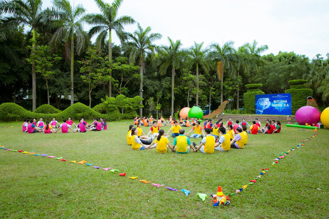 Lợi dụng trò đùa giới tính khi chơi team building - Hình 8 Loi dung tro dua gioi tinh khi choi team building-Hinh-8