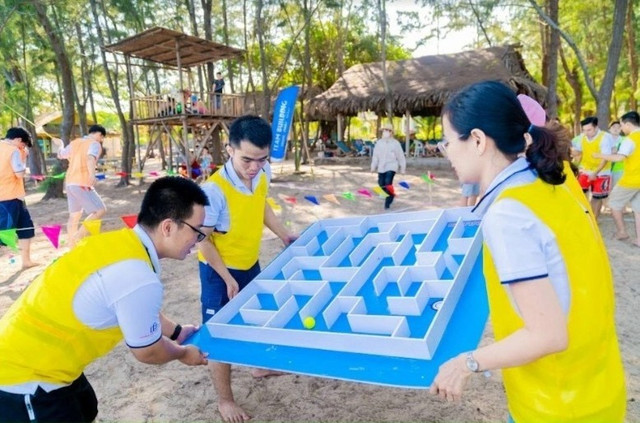 Lợi dụng trò đùa giới tính khi chơi team building - Hình 6 Loi dung tro dua gioi tinh khi choi team building-Hinh-6