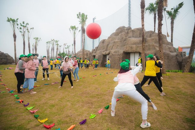 Lợi dụng trò đùa giới tính khi chơi team building - Hình 3 Loi dung tro dua gioi tinh khi choi team building-Hinh-3