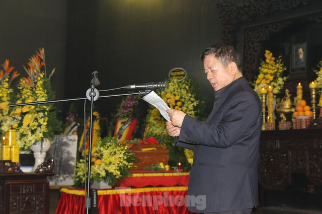 Gia đình, đồng nghiệp tiễn đưa nhạc sĩ Hồng Đăng về đất mẹ - Hình 12 Gia dinh, dong nghiep tien dua nhac si Hong Dang ve dat me-Hinh-12