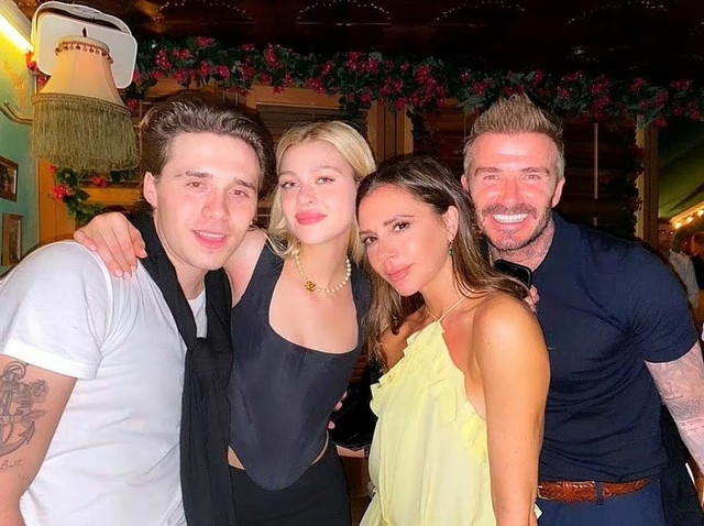 Victoria Beckham xuất hiện sau vụ bất hòa với con dâu - Hình 3 Victoria Beckham xuat hien sau vu bat hoa voi con dau-Hinh-3