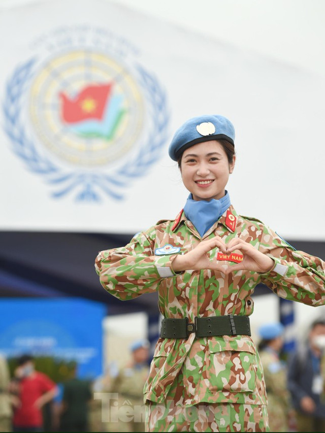 'Bóng hồng' 9x lên đường làm nhiệm vụ gìn giữ hoà bình - Hình 3 'Bong hong' 9x len duong lam nhiem vu gin giu hoa binh-Hinh-3