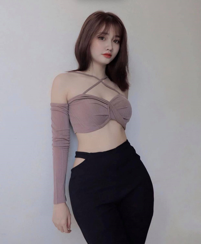 Hai cô gái nổi đình đám trên TikTok lộ nhan sắc thực - Hình 10 Hai co gai noi dinh dam tren TikTok lo nhan sac thuc-Hinh-10