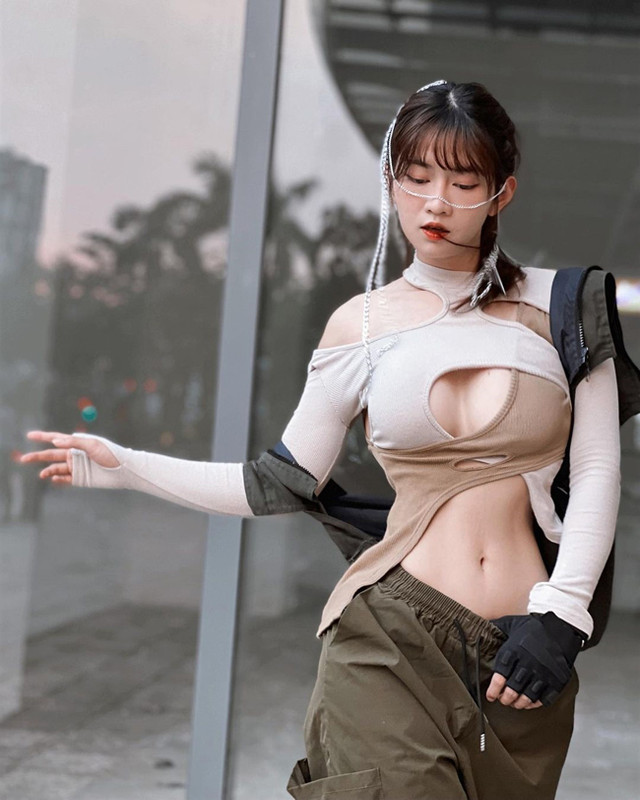 Hai cô gái nổi đình đám trên TikTok lộ nhan sắc thực - Hình 11 Hai co gai noi dinh dam tren TikTok lo nhan sac thuc-Hinh-11