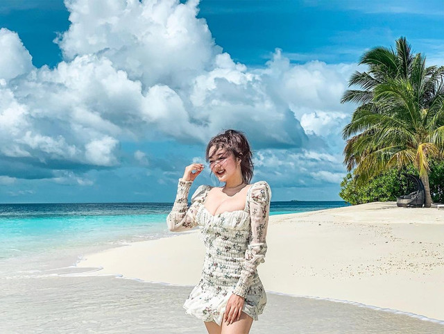 Cô béo xinh Trung Quốc diện đồ quây trên du thuyền ở Miami - Hình 6 Co beo xinh Trung Quoc dien do quay tren du thuyen o Miami-Hinh-6