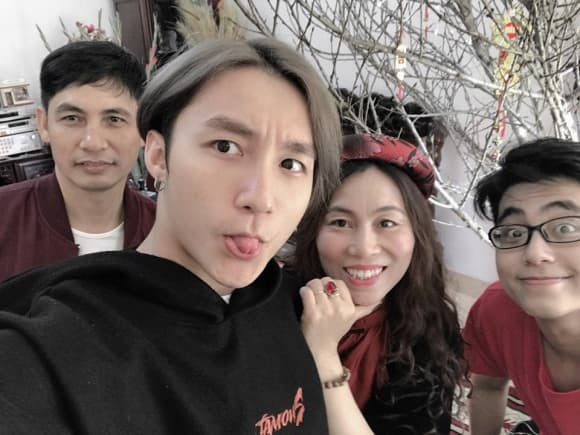 Hậu drama gỡ bỏ MV, mẹ ruột Sơn Tùng gây sốt - Hình 2 Hau drama go bo MV, me ruot Son Tung gay sot-Hinh-2