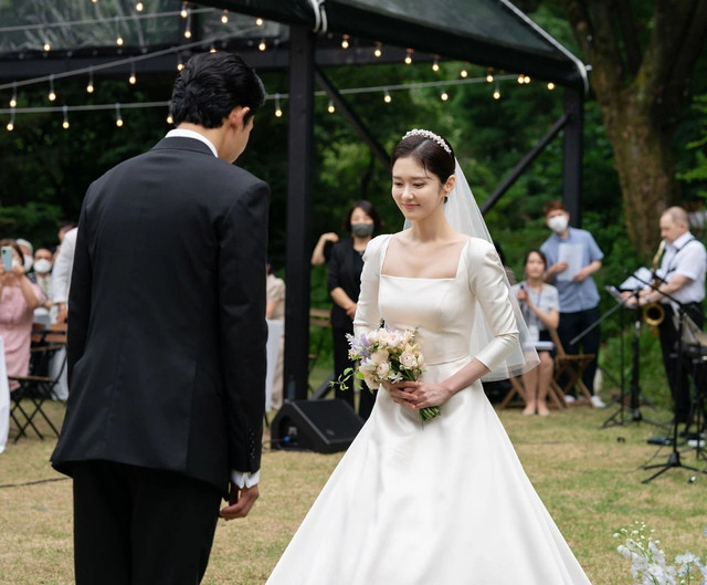 Ảnh Jang Na Ra và chồng sau lễ cưới - Hình 2 Anh Jang Na Ra va chong sau le cuoi-Hinh-2