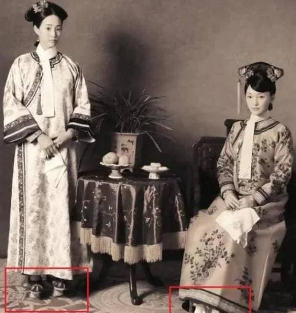 'Đôi giày đế xuồng' của các phi tần trong triều đại nhà Thanh - Hình 3 'Doi giay de xuong' cua cac phi tan trong trieu dai nha Thanh-Hinh-3