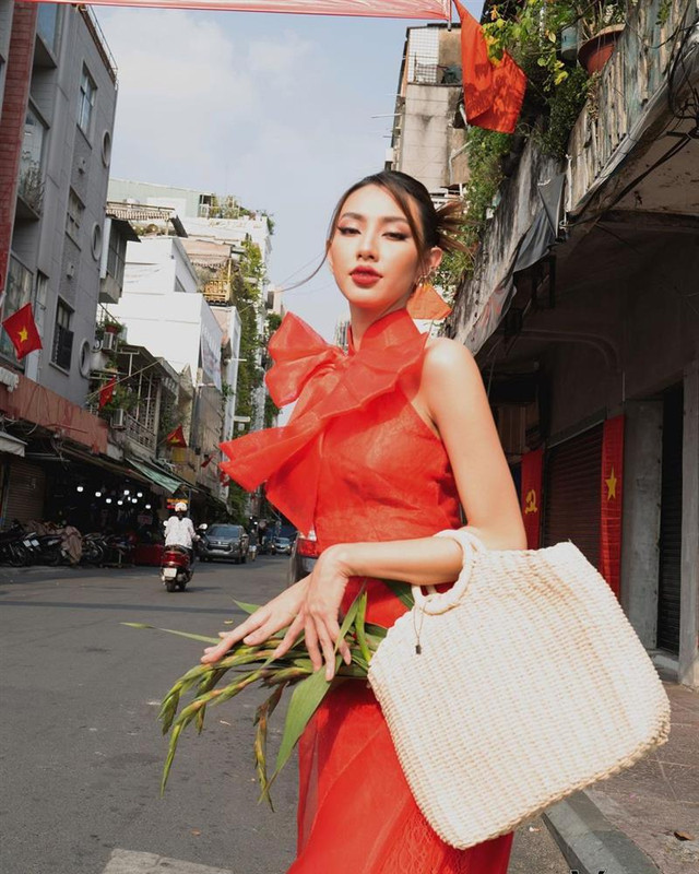 Lan truyền ảnh hoa hậu Thùy Tiên đánh bài cực sung - Hình 6 Lan truyen anh hoa hau Thuy Tien danh bai cuc sung-Hinh-6