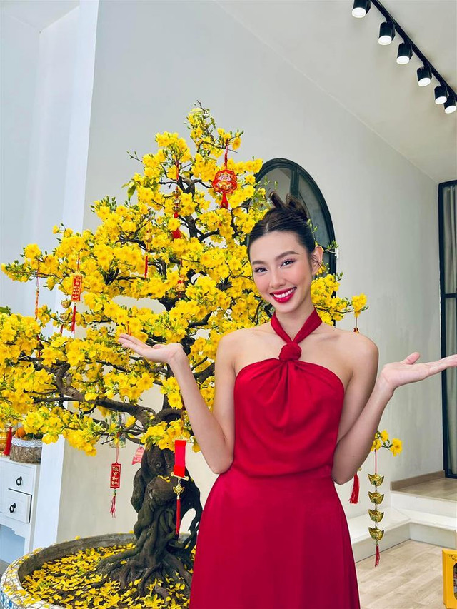 Lan truyền ảnh hoa hậu Thùy Tiên đánh bài cực sung - Hình 2 Lan truyen anh hoa hau Thuy Tien danh bai cuc sung-Hinh-2