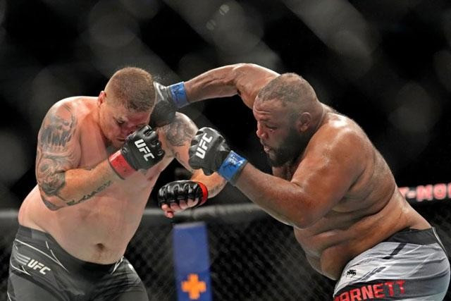 ‘Cậu bé quái thú’ tung loạt 75 cú đấm hạ knock-out võ sĩ Mỹ ‘Cau be quai thu’ tung loat 75 cu dam ha knock-out vo si My