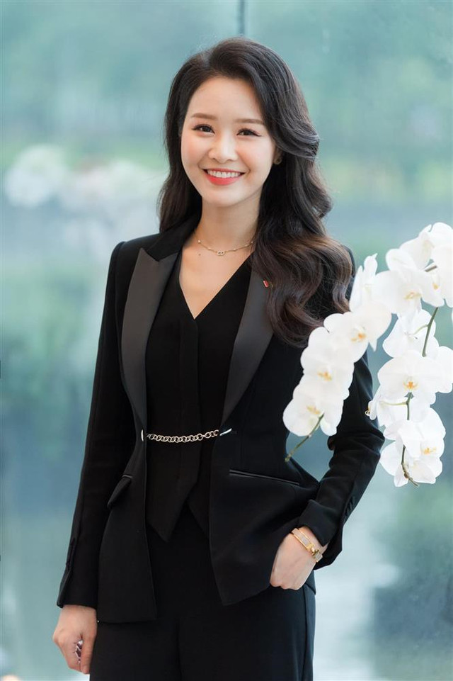Mỹ nhân SN 2K cùng loạt MC xinh đẹp bị 'cắt sóng' - Hình 2 My nhan SN 2K cung loat MC xinh dep bi 'cat song'-Hinh-2