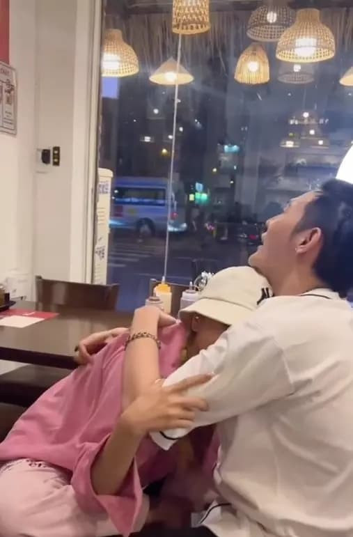 Cháu trai Hoài Linh tự nhiên ôm ấp, gọi Khả Như là 'vợ' - Hình 3 Chau trai Hoai Linh tu nhien om ap, goi Kha Nhu la 'vo'-Hinh-3