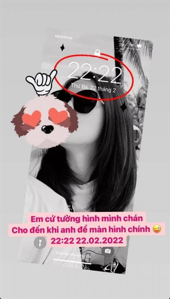 Một cặp đôi Vbiz bị 'tóm gọn' diện đồ đôi dạo phố - Hình 2 Mot cap doi Vbiz bi 'tom gon' dien do doi dao pho-Hinh-2