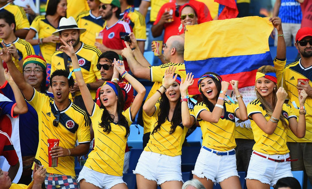 CĐV nữ bị hạn chế mặc gợi cảm tại World Cup 2022 - Hình 2 CDV nu bi han che mac goi cam tai World Cup 2022-Hinh-2