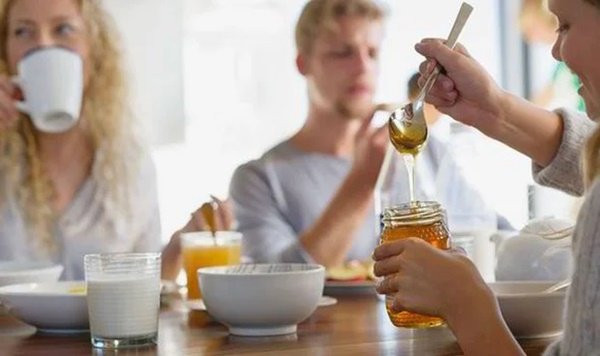 Mật ong đại bổ nhưng nhớ tránh 3 đại kỵ này - Hình 2 Mat ong dai bo nhung nho tranh 3 dai ky nay-Hinh-2