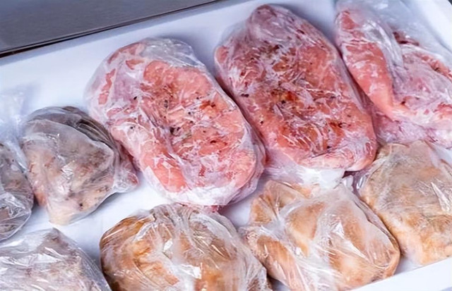 Ăn thịt đông lạnh thường xuyên khiến cơ thể gặp rủi ro gì? - Hình 2 An thit dong lanh thuong xuyen khien co the gap rui ro gi?-Hinh-2