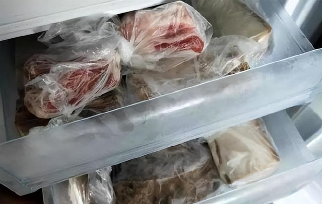 Ăn thịt đông lạnh thường xuyên khiến cơ thể gặp rủi ro gì? - Hình 3 An thit dong lanh thuong xuyen khien co the gap rui ro gi?-Hinh-3