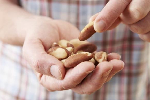 6 loại thực phẩm có lợi cho sức khỏe nhưng không nên ăn quá nhiều - Hình 2 6 loai thuc pham co loi cho suc khoe nhung khong nen an qua nhieu-Hinh-2