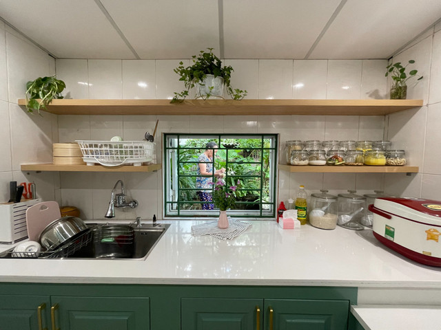Căn bếp cũ 9m2 'biến hình' đẹp đẽ, trở thành món quà con gái tặng mẹ - Hình 4 Can bep cu 9m2 'bien hinh' dep de, tro thanh mon qua con gai tang me-Hinh-4