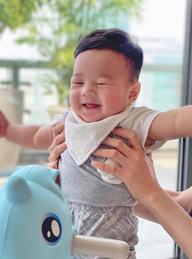 Con trai Đặng Thu Thảo 2 tuổi đã ăn mặc sành điệu - Hình 6 Con trai Dang Thu Thao 2 tuoi da an mac sanh dieu-Hinh-6