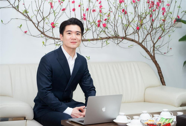 Cậu út nhà bầu Hiển hành động chú ý sau tin hẹn hò hoa hậu - Hình 5 Cau ut nha bau Hien hanh dong chu y sau tin hen ho hoa hau-Hinh-5