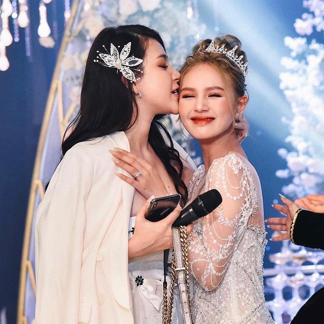 Vợ thiếu gia đình đám tặng bạn thân cả cây vàng khi sinh con - Hình 4 Vo thieu gia dinh dam tang ban than ca cay vang khi sinh con-Hinh-4