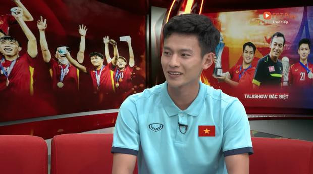 Thủ khoa đại học nhịn đói lên đường chi viện U23 Việt Nam Thu khoa dai hoc nhin doi len duong chi vien U23 Viet Nam