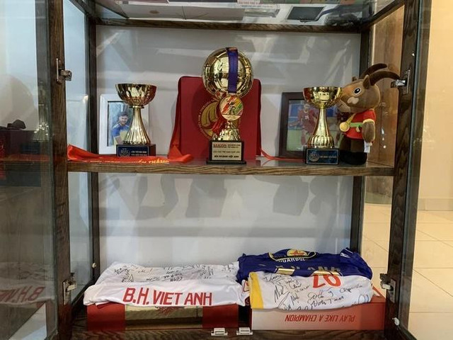 Đội trưởng U23 Bùi Hoàng Việt Anh: Chàng trai sợ nước mắt của mẹ - Hình 7 Doi truong U23 Bui Hoang Viet Anh: Chang trai so nuoc mat cua me-Hinh-7