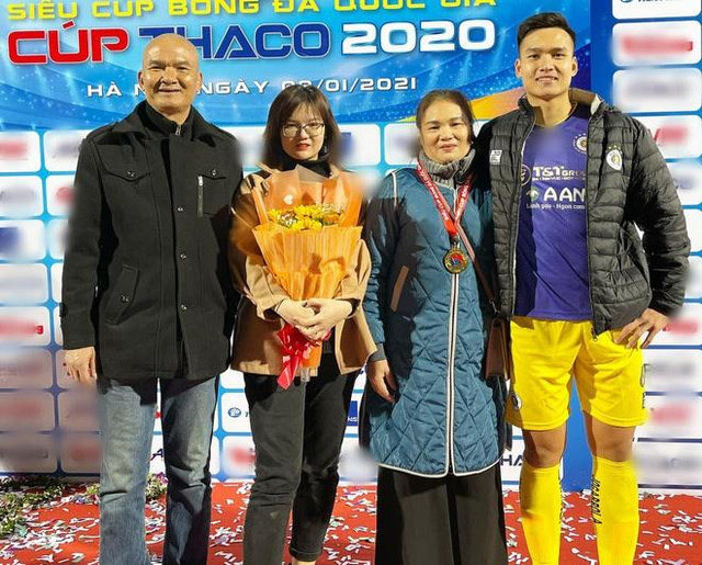 Đội trưởng U23 Bùi Hoàng Việt Anh: Chàng trai sợ nước mắt của mẹ - Hình 4 Doi truong U23 Bui Hoang Viet Anh: Chang trai so nuoc mat cua me-Hinh-4