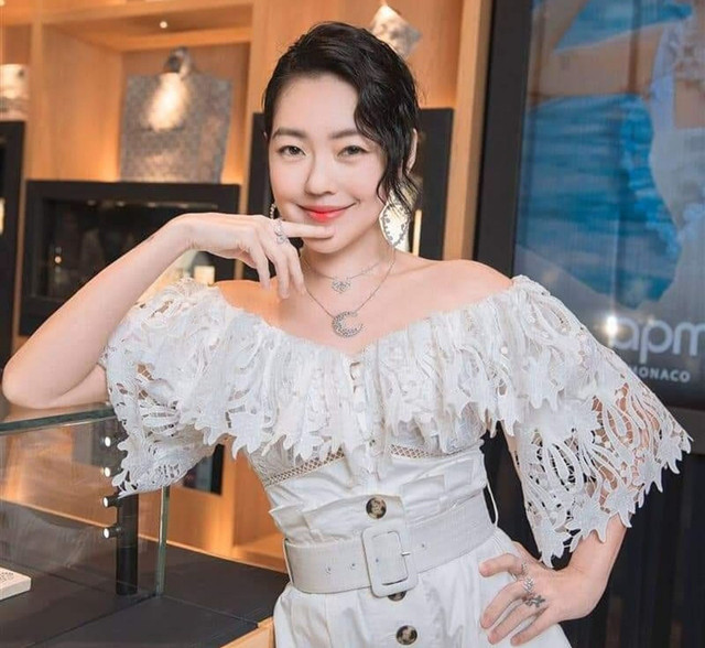 Bi kịch sau cuộc hôn nhân 'kiều nữ, đại gia' của em gái Từ Hy Viên - Hình 6 Bi kich sau cuoc hon nhan 'kieu nu, dai gia' cua em gai Tu Hy Vien-Hinh-6