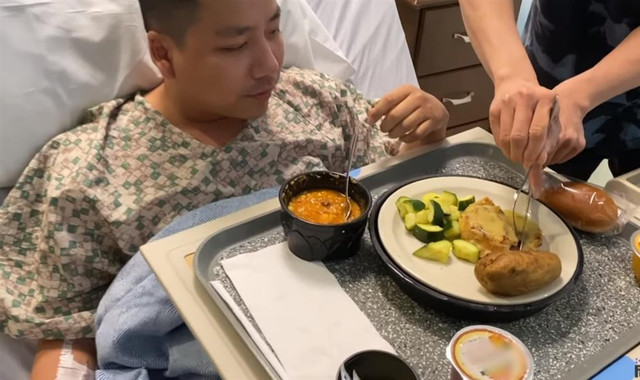Khoa Pug rớt nước mắt, không thể tự đi sau phẫu thuật kéo chân - Hình 12 Khoa Pug rot nuoc mat, khong the tu di sau phau thuat keo chan-Hinh-12