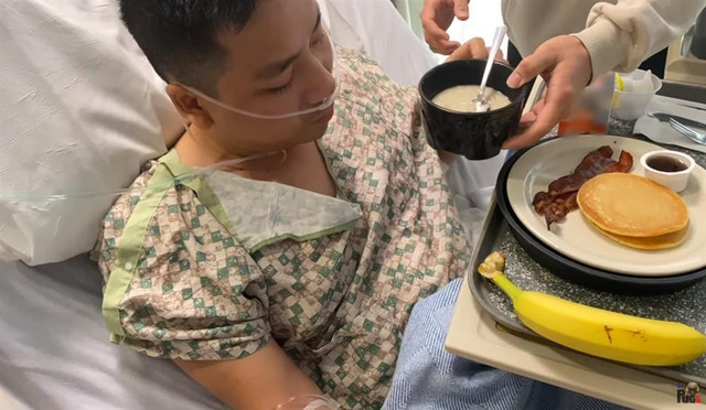 Khoa Pug rớt nước mắt, không thể tự đi sau phẫu thuật kéo chân - Hình 10 Khoa Pug rot nuoc mat, khong the tu di sau phau thuat keo chan-Hinh-10