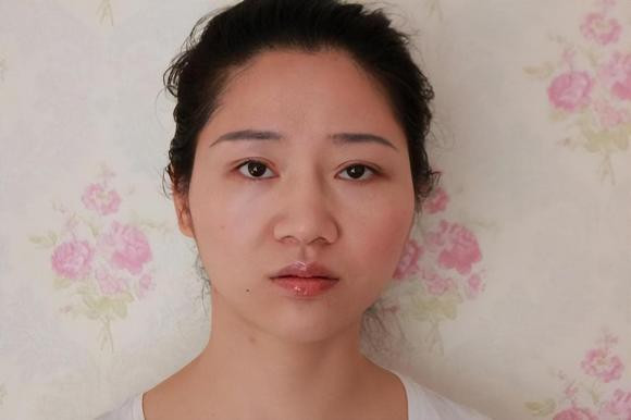 Những cô gái có 'khuôn mặt đau khổ' lộ rõ - Hình 2 Nhung co gai co 'khuon mat dau kho' lo ro-Hinh-2