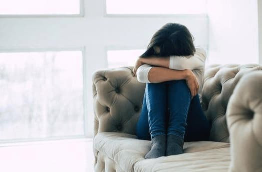 Cãi nhau với mẹ chồng mà chồng thản nhiên đứng nghịch điện thoại - Hình 2 Cai nhau voi me chong ma chong than nhien dung nghich dien thoai-Hinh-2