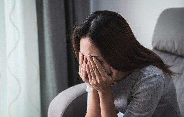 Đêm tân hôn vợ suýt ngất khi phát hiện đứa bé trong tủ - Hình 2 Dem tan hon vo suyt ngat khi phat hien dua be trong tu-Hinh-2