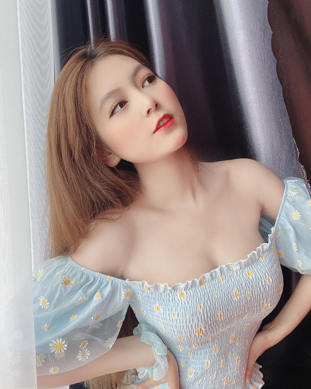 Cô giáo xinh đẹp bên Lộc Fuho từng gây tranh cãi vì gu thời trang - Hình 8 Co giao xinh dep ben Loc Fuho tung gay tranh cai vi gu thoi trang-Hinh-8