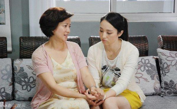 Con dâu sinh đôi 2 gái, mẹ chồng thuê xe đón cả họ ăn mừng - Hình 2 Con dau sinh doi 2 gai, me chong thue xe don ca ho an mung-Hinh-2